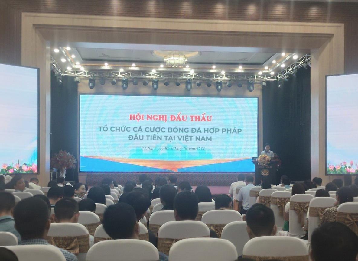 Dư luận xôn xao từ những hình ảnh tại hội nghị